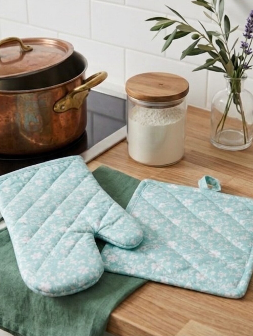 Gold Coast Floral Kitchen Set: Oven Mitt & Potholder